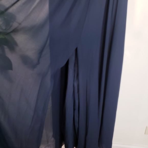 $1,100 BADGLEY MISCHKA Lace Metallic Flowy gown 2 - Picture 9 of 13